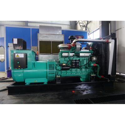 300kw乾能柴油發(fā)電機(jī)組-乾能12缸柴油機(jī)12V135AZD柴油發(fā)電機(jī)組,缸徑/行程：135/150mm,柴油發(fā)電機(jī)組水冷發(fā)動(dòng)機(jī)功率330KW,柴油發(fā)電機(jī)組配套馬拉松斯坦福發(fā)電機(jī)。廠價(jià)直銷歡迎選購(gòu)：13773399855。